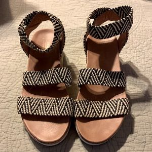Black and White Woven Wedge Sandals 8